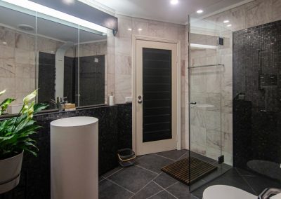 Sapphire Ridge - bedroom 1 ensuite bathroom