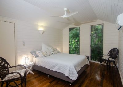 Sapphire Ridge queen bedroom 3