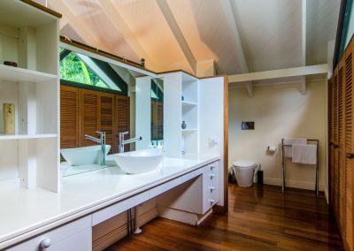 Sapphire Ridge - ensuite half bathroom (no shower) for queen bedroom 4