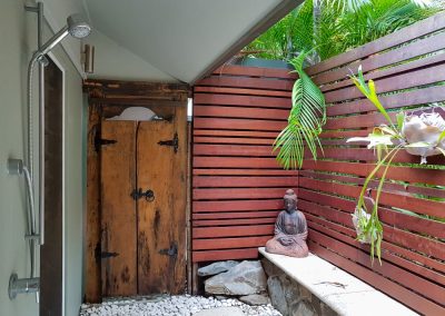 Sapphire Ridge outdoor shower